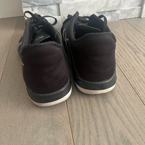 Nike women’s shoes - Picture 3 of 5